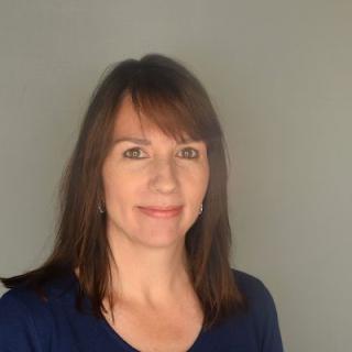 Headshot of Lynn McKenna.